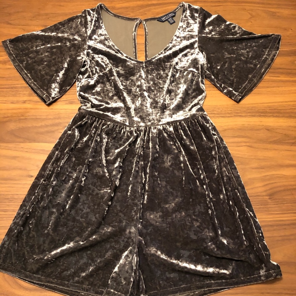 American Eagle Romper Velvet Green